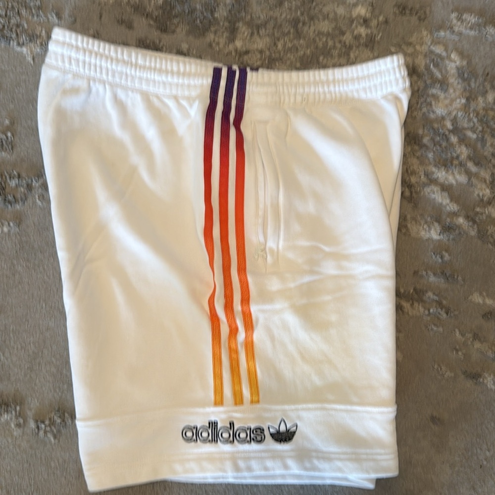 Men’s Adidas Originals Shorts - Picture 5 of 9